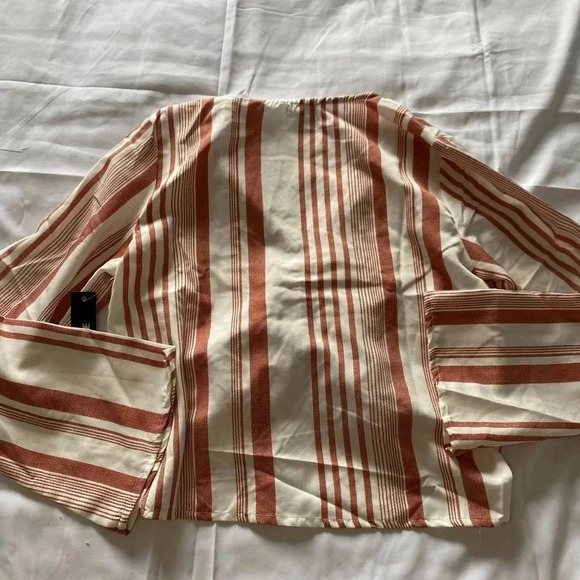 NWT striped ardene top statement sleeves size medium - Picture 4 of 5